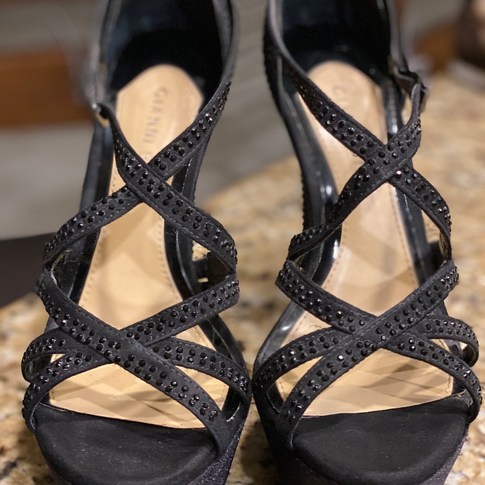 Stunning Gianni Bini black sparkle heels!
